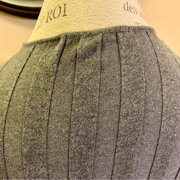 LN INC RIBBED PULL OVER SWEATER. LT-WT. SO CUTE I PURCHASED IN 3 COLORS. - Picture 5 of 8